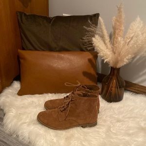 Womens Eurosoft Sofft brown lace up ankle boots. Size 9.5